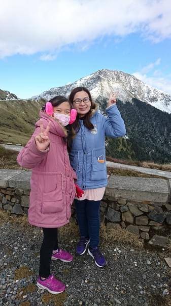 合歡山國家森林遊樂區-松雪樓:南投~合歡山國家森林遊樂區~松雪樓~白茫茫的雪景美不勝收~DIY動手作雪人~真是太有趣了~