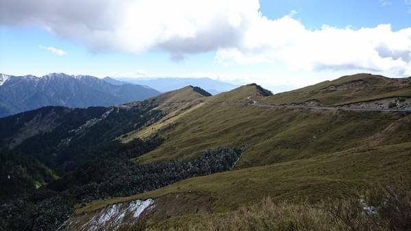 合歡山國家森林遊樂區-松雪樓:南投~合歡山國家森林遊樂區~松雪樓~白茫茫的雪景美不勝收~DIY動手作雪人~真是太有趣了~