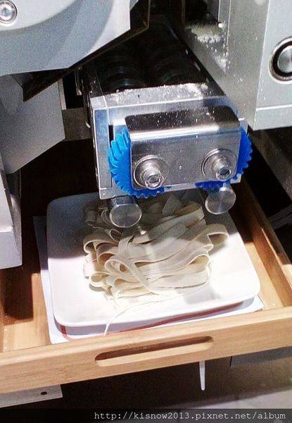 鍋裡鍋物16-製麵條.jpg