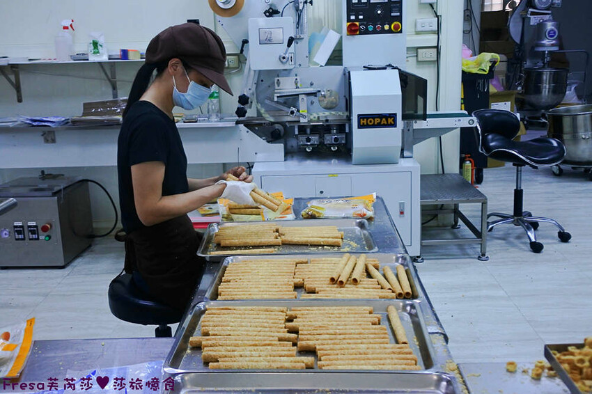 嘉義蛋捲【品香蛋捲】新品鳳凰捲肉鬆芝麻花生！香脆濃郁蛋捲一支支超唰嘴│嘉義後火車站│嘉義伴手禮 - Fresa芙芮莎♥莎旅憶食