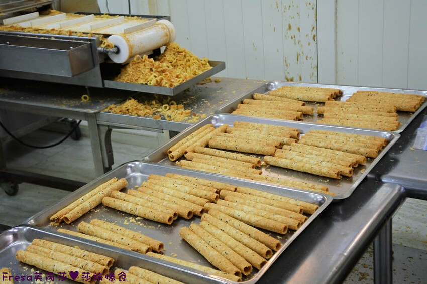 嘉義蛋捲【品香蛋捲】新品鳳凰捲肉鬆芝麻花生！香脆濃郁蛋捲一支支超唰嘴│嘉義後火車站│嘉義伴手禮 - Fresa芙芮莎♥莎旅憶食