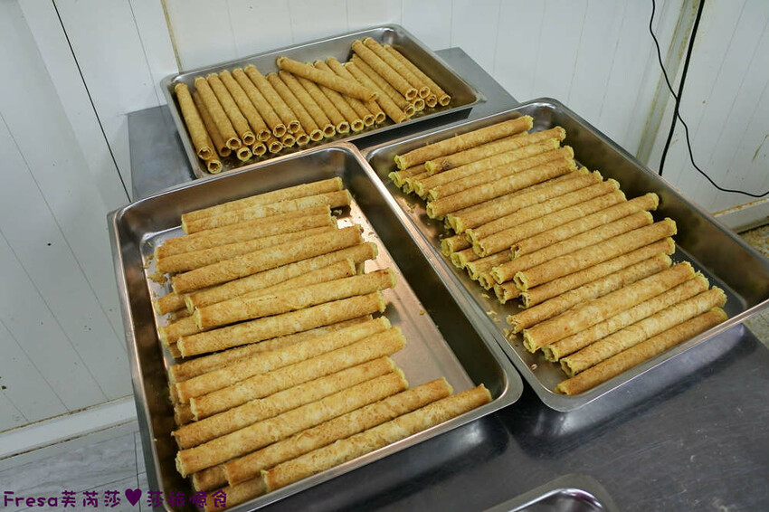嘉義蛋捲【品香蛋捲】新品鳳凰捲肉鬆芝麻花生！香脆濃郁蛋捲一支支超唰嘴│嘉義後火車站│嘉義伴手禮 - Fresa芙芮莎♥莎旅憶食