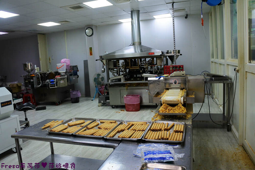 嘉義蛋捲【品香蛋捲】新品鳳凰捲肉鬆芝麻花生！香脆濃郁蛋捲一支支超唰嘴│嘉義後火車站│嘉義伴手禮 - Fresa芙芮莎♥莎旅憶食