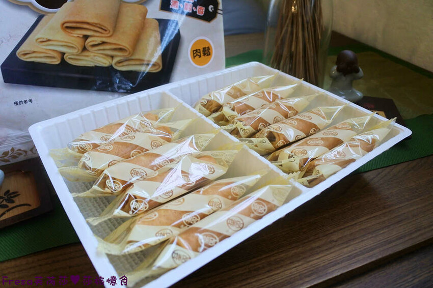 嘉義蛋捲【品香蛋捲】新品鳳凰捲肉鬆芝麻花生！香脆濃郁蛋捲一支支超唰嘴│嘉義後火車站│嘉義伴手禮 - Fresa芙芮莎♥莎旅憶食