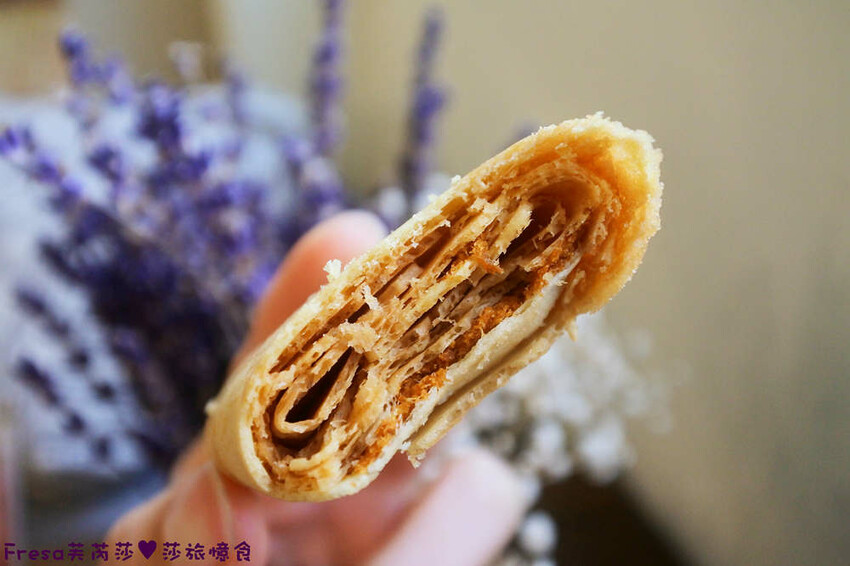 嘉義蛋捲【品香蛋捲】新品鳳凰捲肉鬆芝麻花生！香脆濃郁蛋捲一支支超唰嘴│嘉義後火車站│嘉義伴手禮 - Fresa芙芮莎♥莎旅憶食