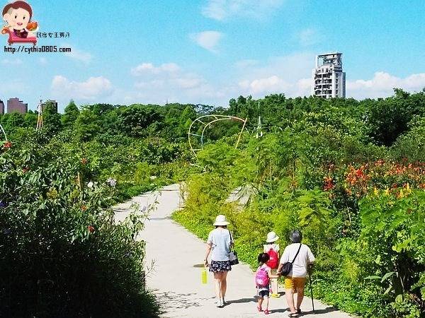 桃園中壢景點-台灣地景花園-免費入園超大場地，戲水池遊樂設施隨你玩，暑假放生小孩新去處 @民宿女王芽月-美食.旅遊.全台趴趴走