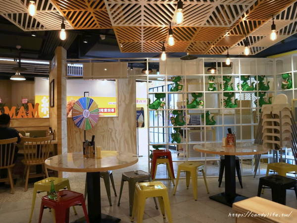 Mamak檔星馬料理(中科店)：台中美食│Mamak檔星馬料理-中科店〃JMALL新開張，IG熱門打卡點，正宗馬來西亞風味料理，激推塔餅～