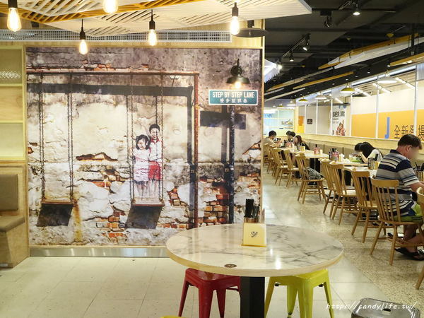 Mamak檔星馬料理(中科店)：台中美食│Mamak檔星馬料理-中科店〃JMALL新開張，IG熱門打卡點，正宗馬來西亞風味料理，激推塔餅～