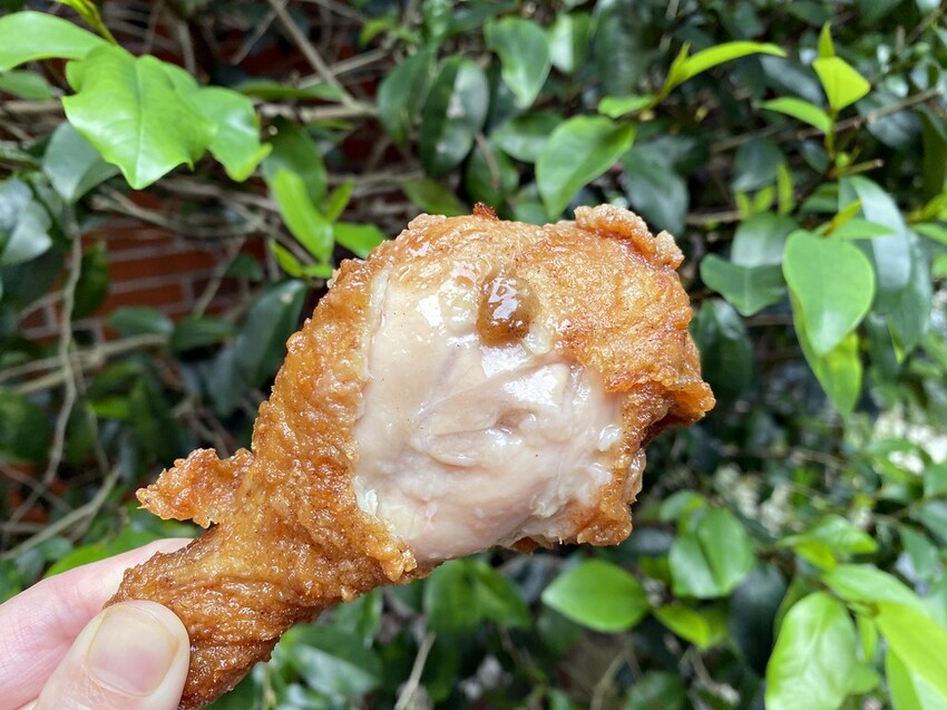 晚來搶不到.隱身市場內的厲害炸雞.大家都是一盆一盆買沒人再給你買一隻.永春市場美食♥東加炸雞♥