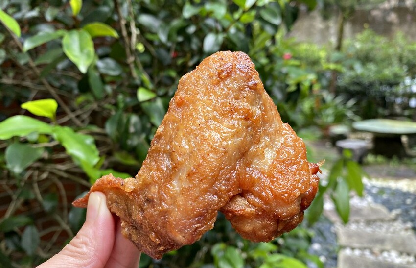 晚來搶不到.隱身市場內的厲害炸雞.大家都是一盆一盆買沒人再給你買一隻.永春市場美食♥東加炸雞♥