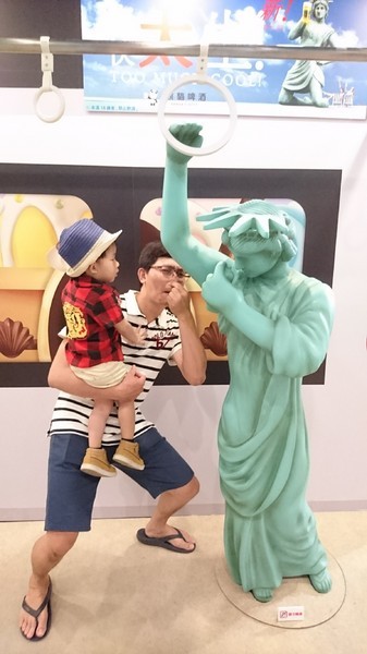 扭蛋星球特展(高雄場):高雄駁二特區~扭蛋星球~大型療癒戽斗動物們、搞笑太自由女神、巨型甜點、可怕水果殭屍~登陸了~北高同步~展期6/22-9/12