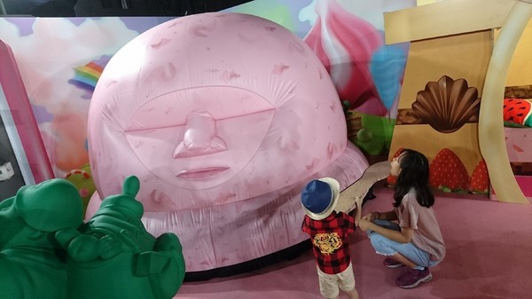 扭蛋星球特展(高雄場):高雄駁二特區~扭蛋星球~大型療癒戽斗動物們、搞笑太自由女神、巨型甜點、可怕水果殭屍~登陸了~北高同步~展期6/22-9/12