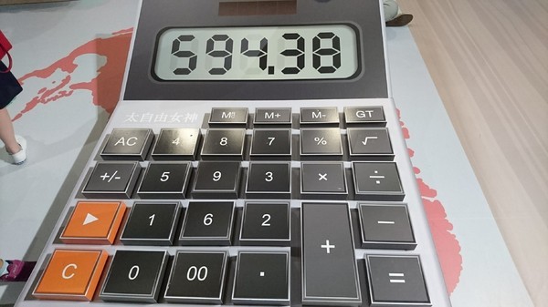 扭蛋星球特展(高雄場):高雄駁二特區~扭蛋星球~大型療癒戽斗動物們、搞笑太自由女神、巨型甜點、可怕水果殭屍~登陸了~北高同步~展期6/22-9/12