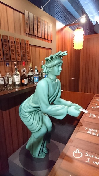 扭蛋星球特展(高雄場):高雄駁二特區~扭蛋星球~大型療癒戽斗動物們、搞笑太自由女神、巨型甜點、可怕水果殭屍~登陸了~北高同步~展期6/22-9/12