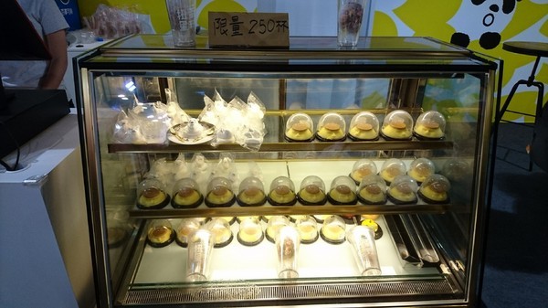 扭蛋星球特展(高雄場):高雄駁二特區~扭蛋星球~大型療癒戽斗動物們、搞笑太自由女神、巨型甜點、可怕水果殭屍~登陸了~北高同步~展期6/22-9/12