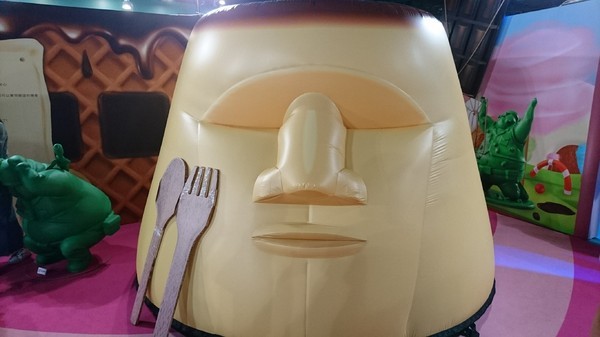 扭蛋星球特展(高雄場):高雄駁二特區~扭蛋星球~大型療癒戽斗動物們、搞笑太自由女神、巨型甜點、可怕水果殭屍~登陸了~北高同步~展期6/22-9/12