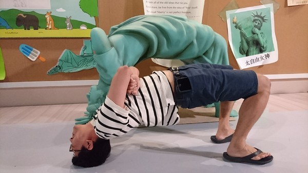 扭蛋星球特展(高雄場):高雄駁二特區~扭蛋星球~大型療癒戽斗動物們、搞笑太自由女神、巨型甜點、可怕水果殭屍~登陸了~北高同步~展期6/22-9/12