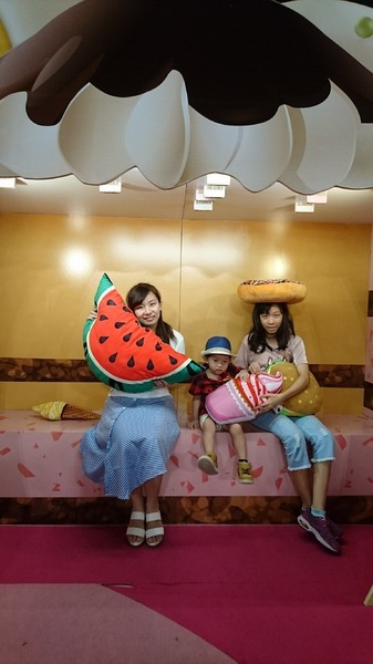 扭蛋星球特展(高雄場):高雄駁二特區~扭蛋星球~大型療癒戽斗動物們、搞笑太自由女神、巨型甜點、可怕水果殭屍~登陸了~北高同步~展期6/22-9/12