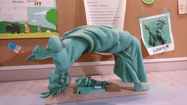 扭蛋星球特展(高雄場):高雄駁二特區~扭蛋星球~大型療癒戽斗動物們、搞笑太自由女神、巨型甜點、可怕水果殭屍~登陸了~北高同步~展期6/22-9/12