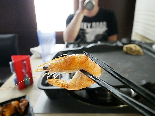 好奇太郎 創意自助鐵板燒：好奇太郎-新北江子翠創意自助鐵板燒  雞腿肉多種口味一次享用  無油更清爽  趕快發揮想像力  做出屬於自己的吃法吧