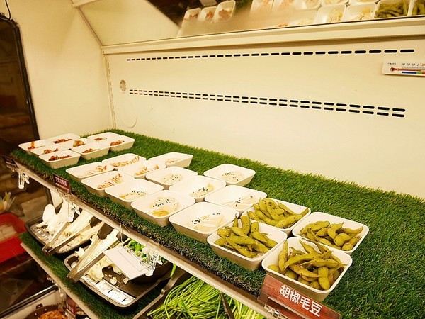 好奇太郎 創意自助鐵板燒：好奇太郎-新北江子翠創意自助鐵板燒  雞腿肉多種口味一次享用  無油更清爽  趕快發揮想像力  做出屬於自己的吃法吧