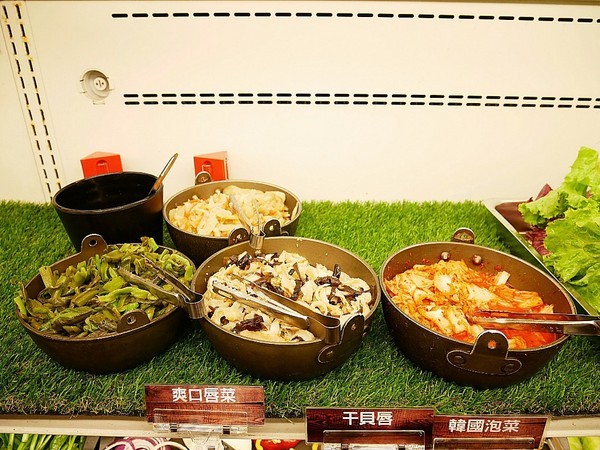 好奇太郎 創意自助鐵板燒：好奇太郎-新北江子翠創意自助鐵板燒  雞腿肉多種口味一次享用  無油更清爽  趕快發揮想像力  做出屬於自己的吃法吧