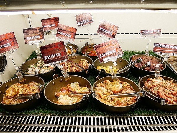好奇太郎 創意自助鐵板燒：好奇太郎-新北江子翠創意自助鐵板燒  雞腿肉多種口味一次享用  無油更清爽  趕快發揮想像力  做出屬於自己的吃法吧