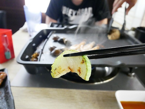 好奇太郎 創意自助鐵板燒：好奇太郎-新北江子翠創意自助鐵板燒  雞腿肉多種口味一次享用  無油更清爽  趕快發揮想像力  做出屬於自己的吃法吧