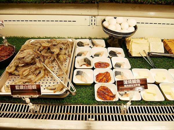 好奇太郎 創意自助鐵板燒：好奇太郎-新北江子翠創意自助鐵板燒  雞腿肉多種口味一次享用  無油更清爽  趕快發揮想像力  做出屬於自己的吃法吧