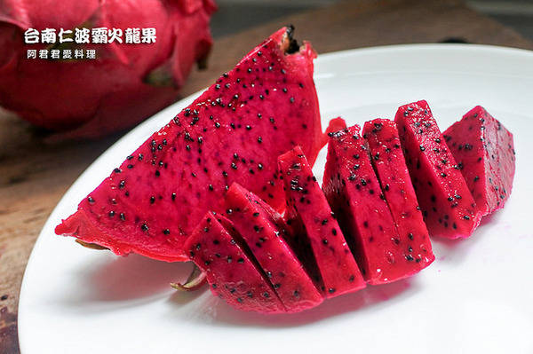 台南仁波霸火龍果：[宅配火龍果]台南仁波霸火龍果。有機小農產地直送。紅色火龍果好處多多
