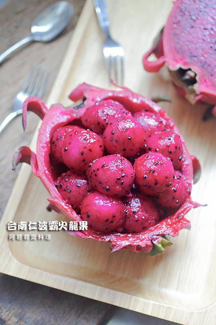 台南仁波霸火龍果：[宅配火龍果]台南仁波霸火龍果。有機小農產地直送。紅色火龍果好處多多