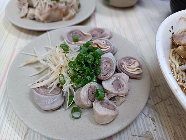 原來我小時候就吃過的超好吃麵店!一吃驚豔、再吃沒問題~【古早味陽春麵】清爽的豬油香氣,讓人一口接一口
