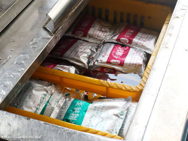 正苑茗茶：台中美食│正苑茗茶〃夏日消暑聖品！古早味鋁箔包裝，銅板價10元有找，快來搶購~