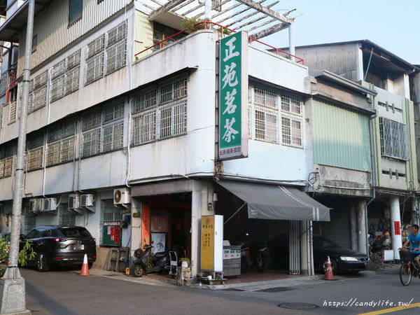正苑茗茶：台中美食│正苑茗茶〃夏日消暑聖品！古早味鋁箔包裝，銅板價10元有找，快來搶購~