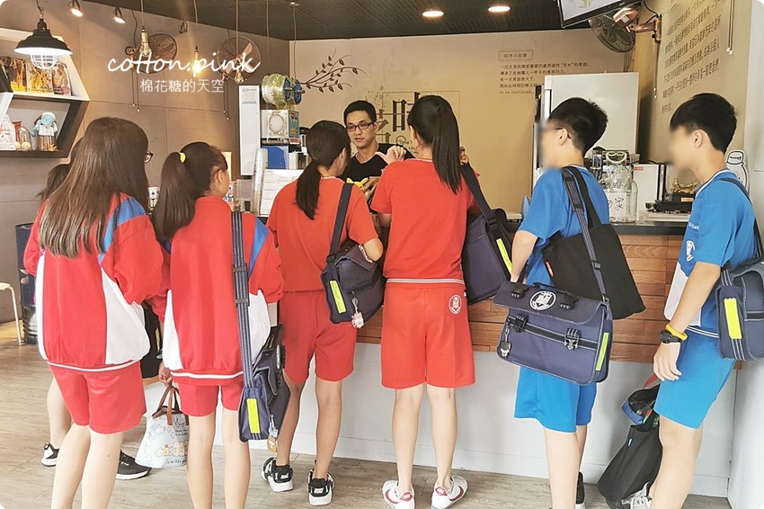 紅到澳門人都來加盟的飲料店台中第一家在大里！加了彈珠汽水的阿婆獨家配方只有茗時序喝得到