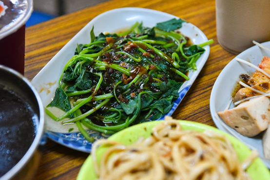 天慈素食忠勇店：台中南屯區美食-CP值超高的平價素食餐廳，滷味$5元起，必點招牌炒飯！