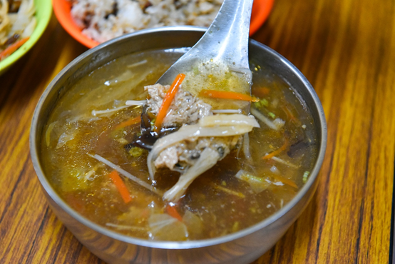 天慈素食忠勇店：台中南屯區美食-CP值超高的平價素食餐廳，滷味$5元起，必點招牌炒飯！