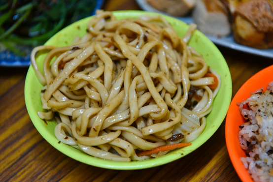 天慈素食忠勇店：台中南屯區美食-CP值超高的平價素食餐廳，滷味$5元起，必點招牌炒飯！