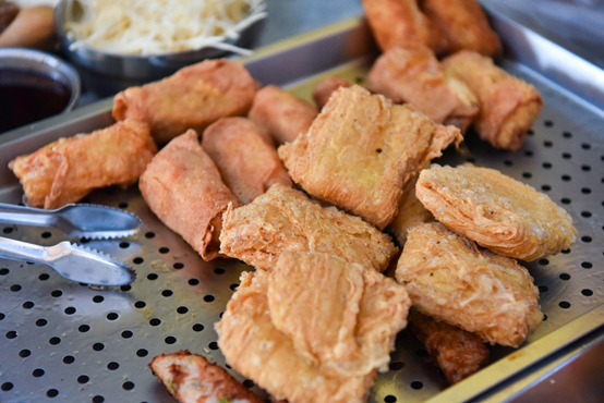 天慈素食忠勇店：台中南屯區美食-CP值超高的平價素食餐廳，滷味$5元起，必點招牌炒飯！