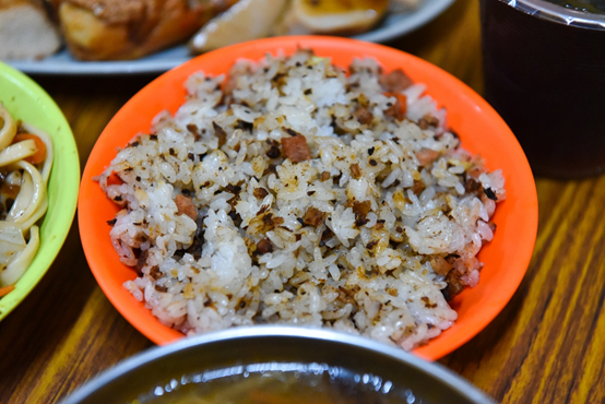 天慈素食忠勇店：台中南屯區美食-CP值超高的平價素食餐廳，滷味$5元起，必點招牌炒飯！