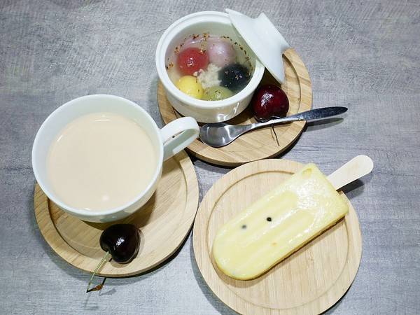 百味釜精緻鍋物:百味釜精緻鍋物-新竹東區精緻鍋物 肉品種類多 餐後甜點精緻又吸睛 樓下的媽媽魚市場是挑選生鮮的好去處