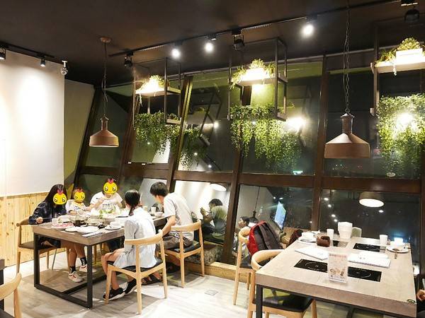 百味釜精緻鍋物:百味釜精緻鍋物-新竹東區精緻鍋物 肉品種類多 餐後甜點精緻又吸睛 樓下的媽媽魚市場是挑選生鮮的好去處