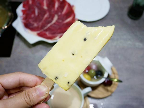 百味釜精緻鍋物:百味釜精緻鍋物-新竹東區精緻鍋物 肉品種類多 餐後甜點精緻又吸睛 樓下的媽媽魚市場是挑選生鮮的好去處