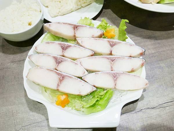 百味釜精緻鍋物:百味釜精緻鍋物-新竹東區精緻鍋物 肉品種類多 餐後甜點精緻又吸睛 樓下的媽媽魚市場是挑選生鮮的好去處