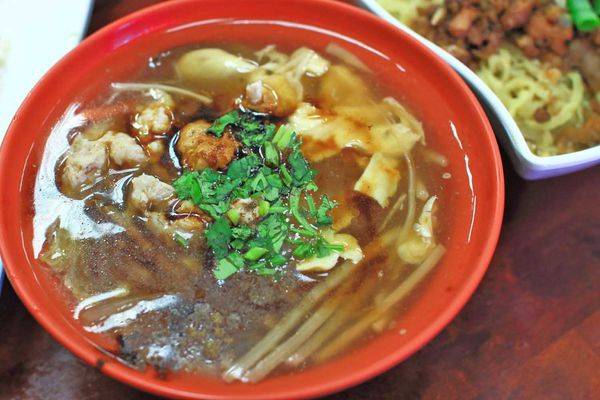 【台中美食】廖記雞肉飯-便宜又大碗,CP值極高的15年老字號美食小吃店