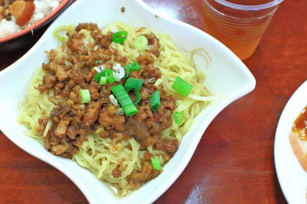 【台中美食】廖記雞肉飯-便宜又大碗,CP值極高的15年老字號美食小吃店