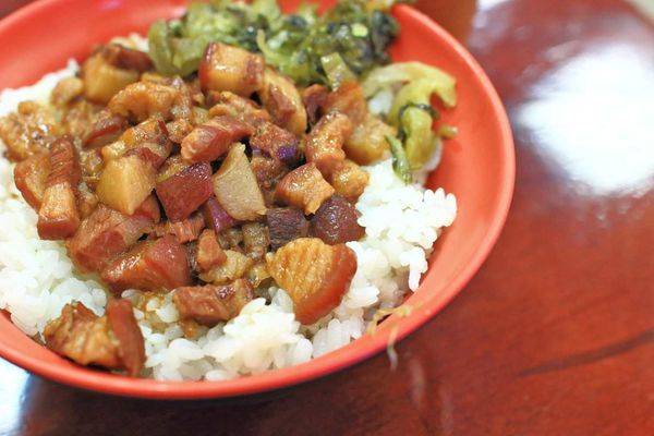 【台中美食】廖記雞肉飯-便宜又大碗,CP值極高的15年老字號美食小吃店