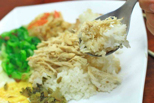 【台中美食】廖記雞肉飯-便宜又大碗,CP值極高的15年老字號美食小吃店