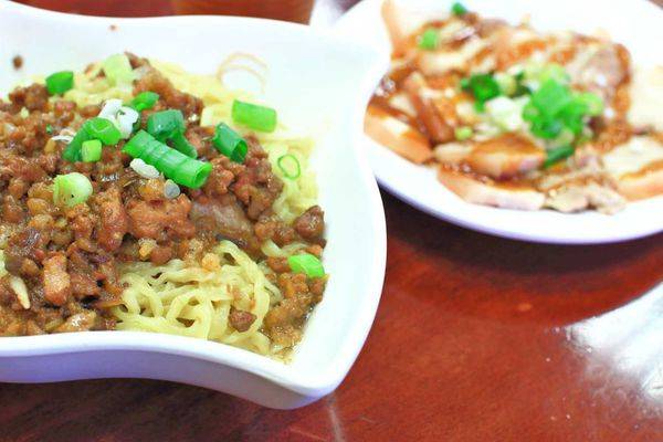 【台中美食】廖記雞肉飯-便宜又大碗,CP值極高的15年老字號美食小吃店