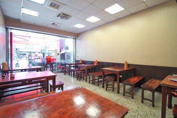 【台中美食】廖記雞肉飯-便宜又大碗,CP值極高的15年老字號美食小吃店